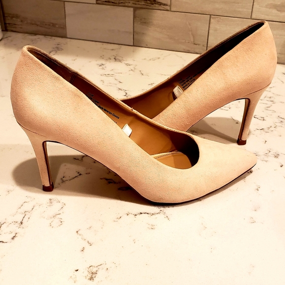 Heels - Picture 2 of 5